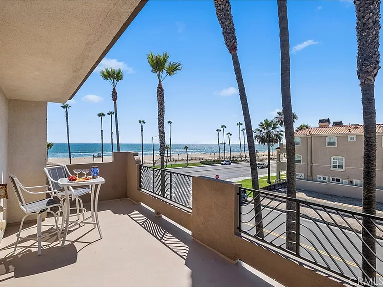 1516 Pacific Coast Hwy #304 — Photo 2