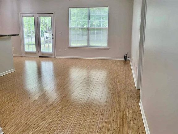 5th image of 482 Shady Grove Ct