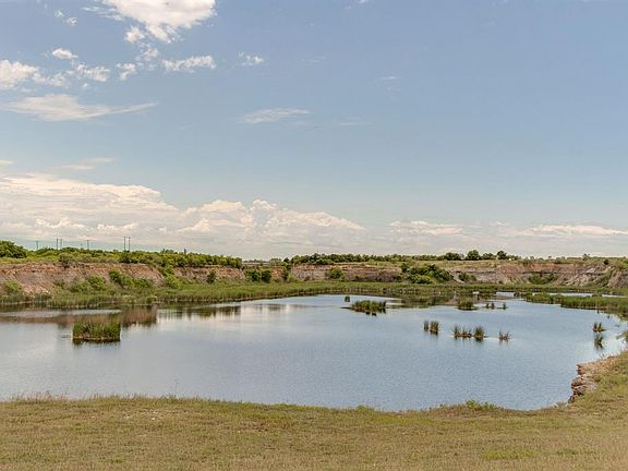 4th image of 532 Riverflat Dr