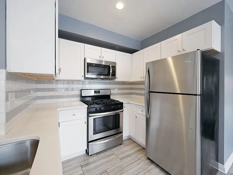 3309 W Bryn Mawr Ave #2 — Photo 11