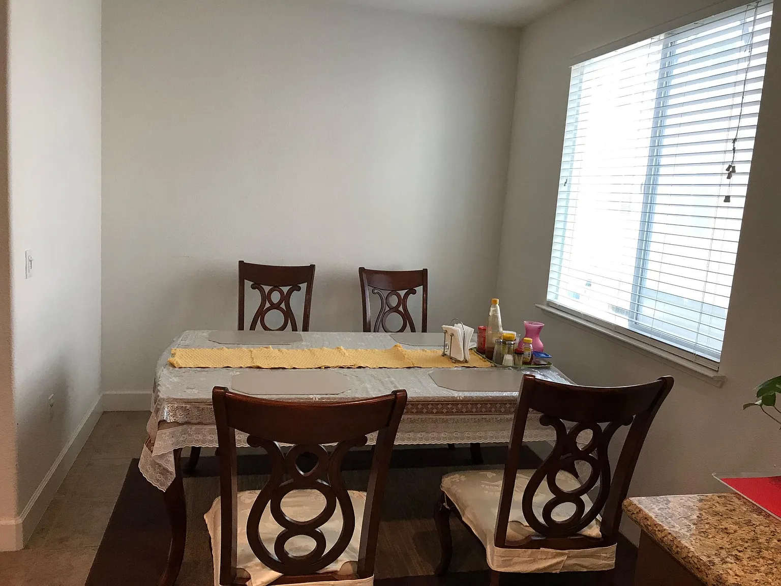 3 bed, 2.5 bath, 1600 sqft, $4,300 — Photo 3