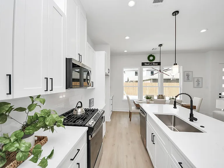 860 Rachel St #D — Photo 14