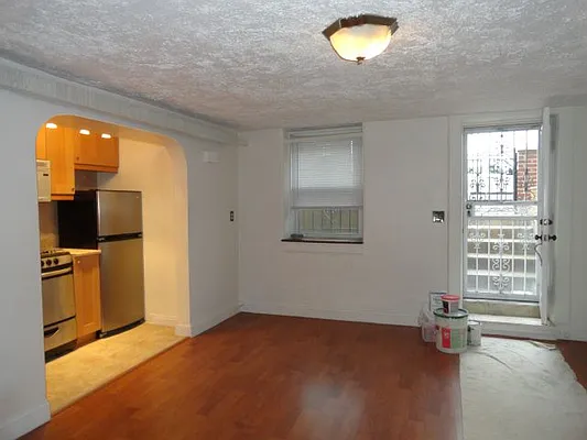 Rented by Halvatzis Realty | media 7