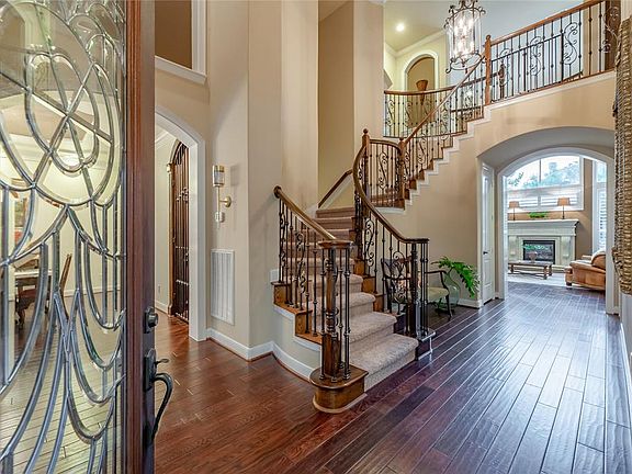 3rd image of 25710 Oakton Springs Dr
