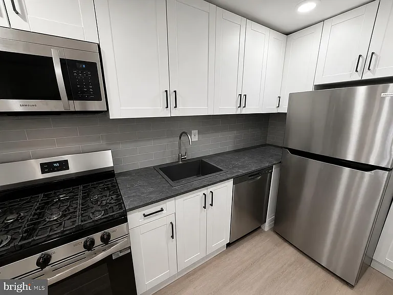 1322 S Newkirk St — Photo 8