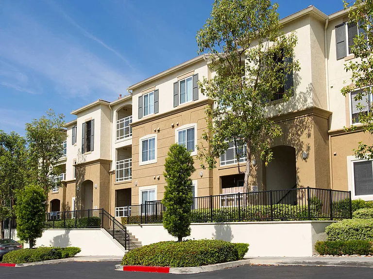 Bella Vista At Warner Ridge Apartments Building