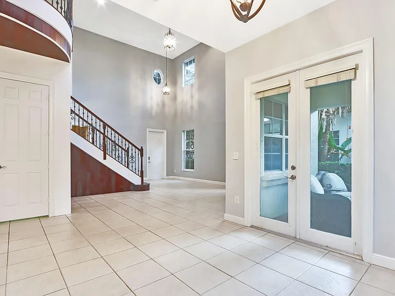 1904 Flower Dr — Photo 9