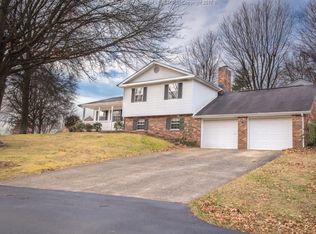 200 Teays Mdws, Scott Depot, WV 25560