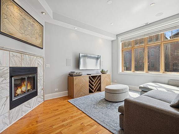 4th image of 1065 N Marshfield Ave #2