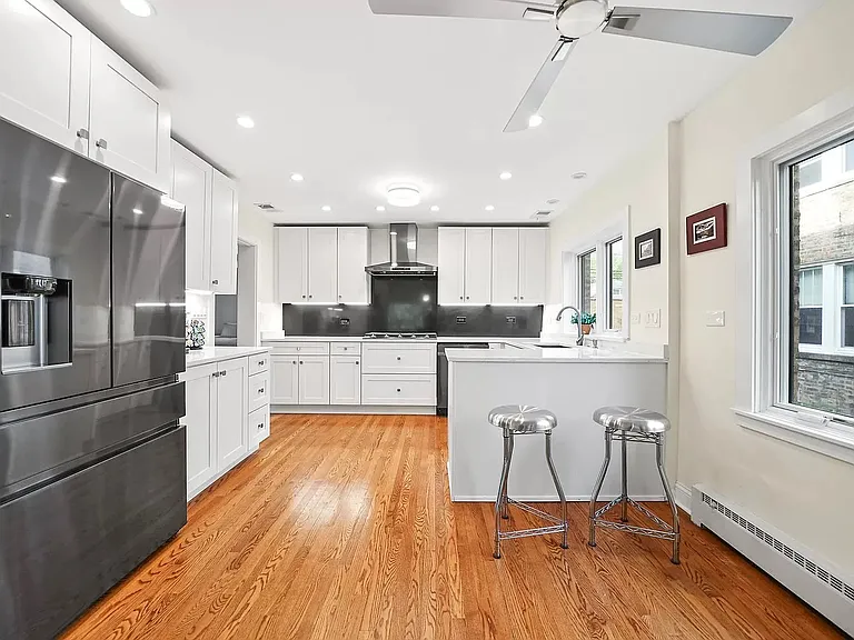 2545 W Lunt Ave #1 — Photo 8