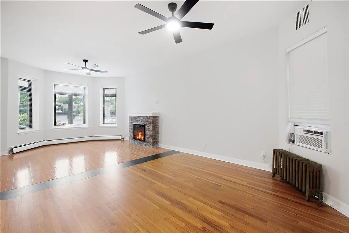 3 bed, 2.0 bath, $3,000 — Photo 2