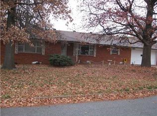1906 S 11th St, Rogers, AR 72758