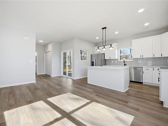 2nd image of 6050 Mooretown Rd