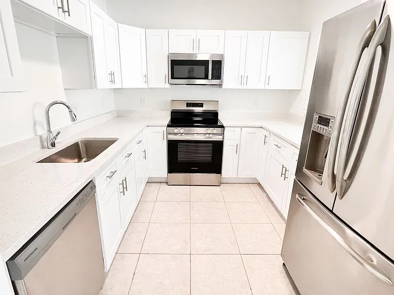 1438 Hawthorne Pl — Photo 1