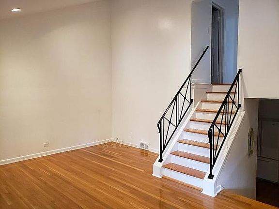 3rd image of 6753 N Trumbull Ave