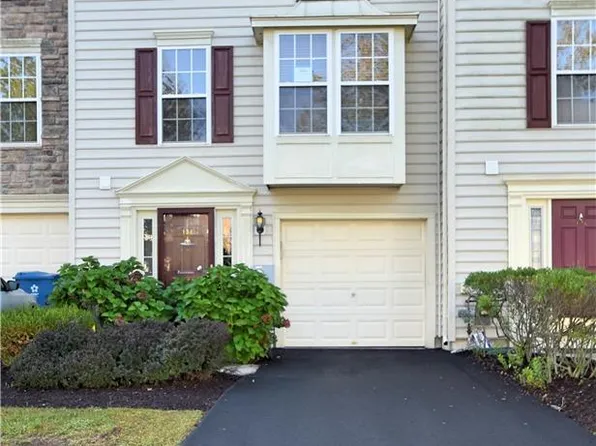 136 Knollwood Dr, Easton, PA 18042