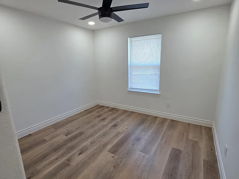 105 N Creek Dr #A/B — Photo 18