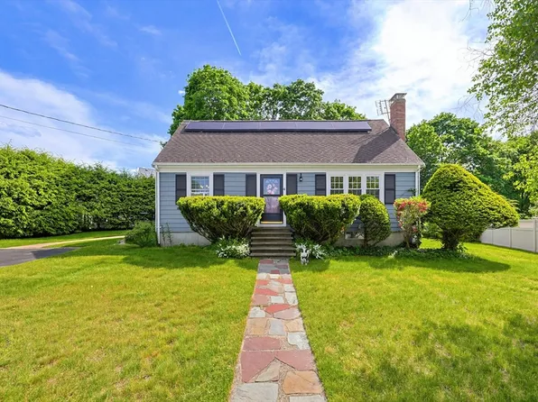 4 Meadow Ln, Walpole, MA 02081