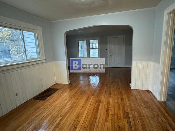 3rd image of 522 S 27th St