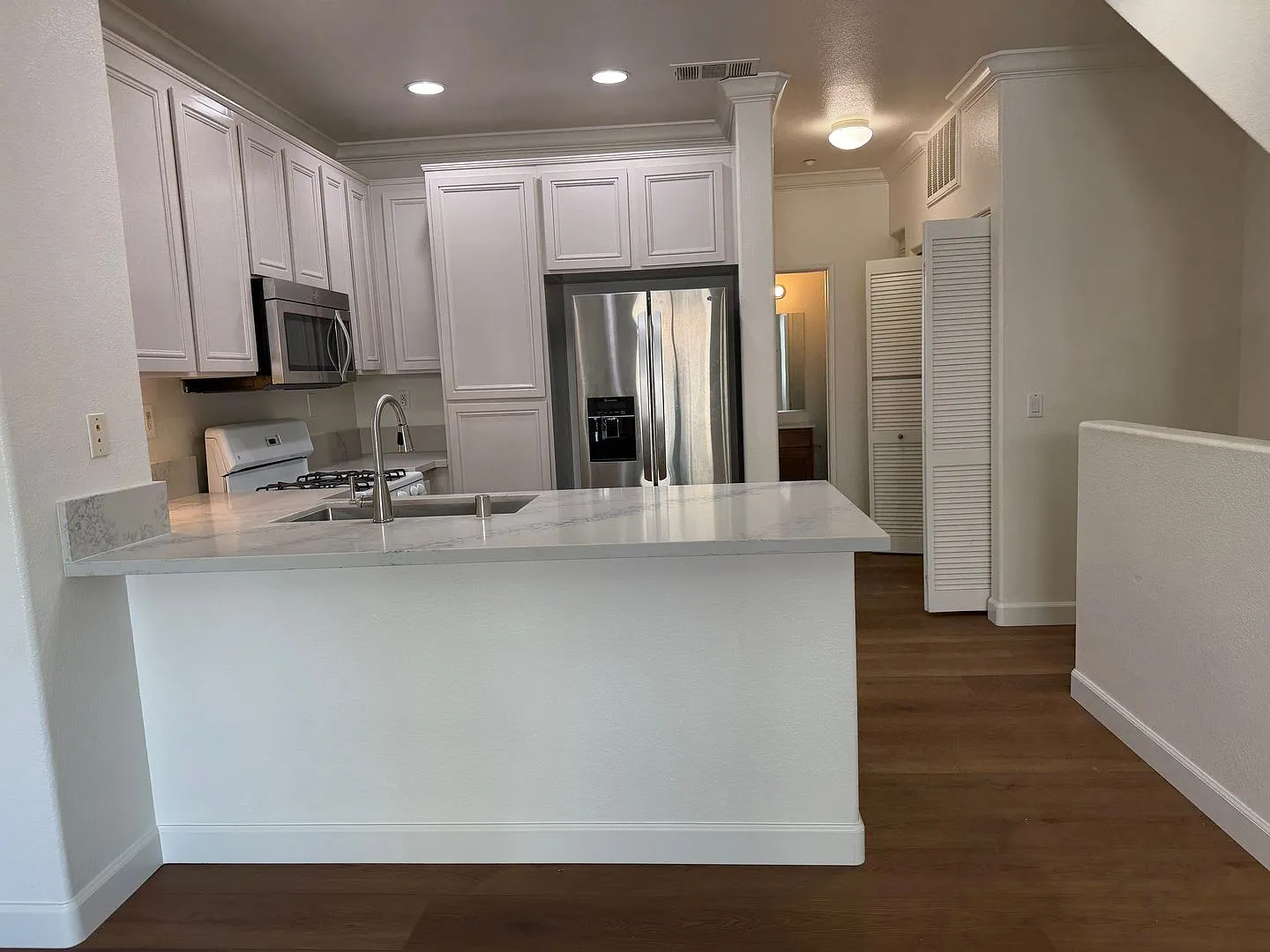 Spacious 3Bedroom Home in Prime San Diego Location — Photo 4