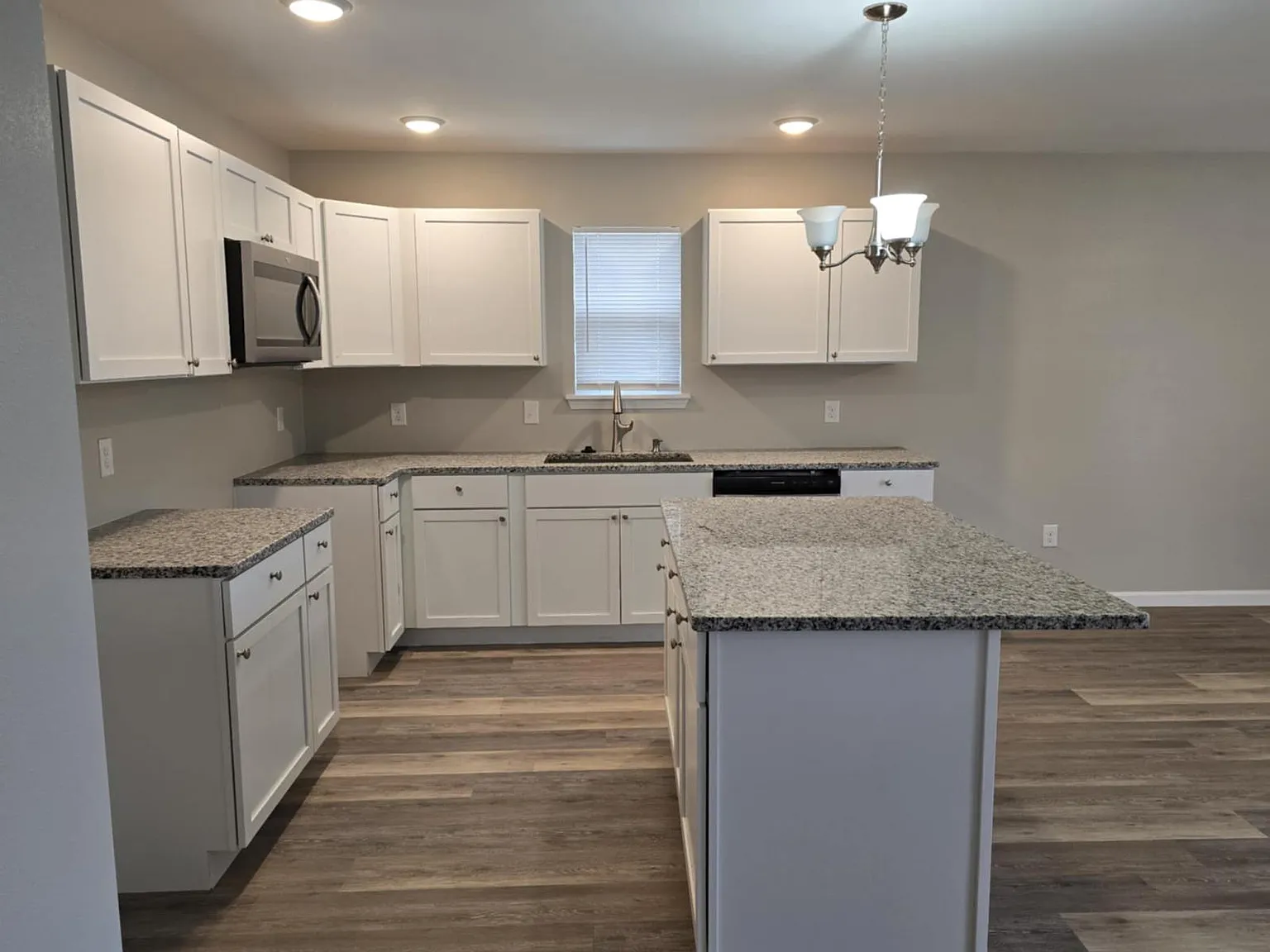 3 bed, 1300 sqft, $1,450 — Photo 2