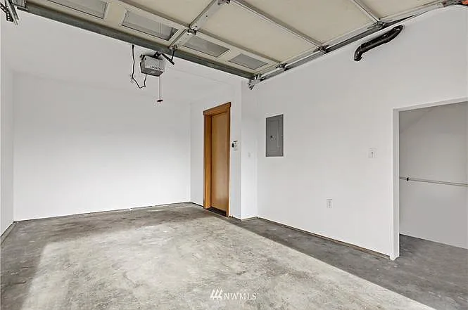 2 bed, 1.5 bath, 820 sqft, $2,800 — Photo 2