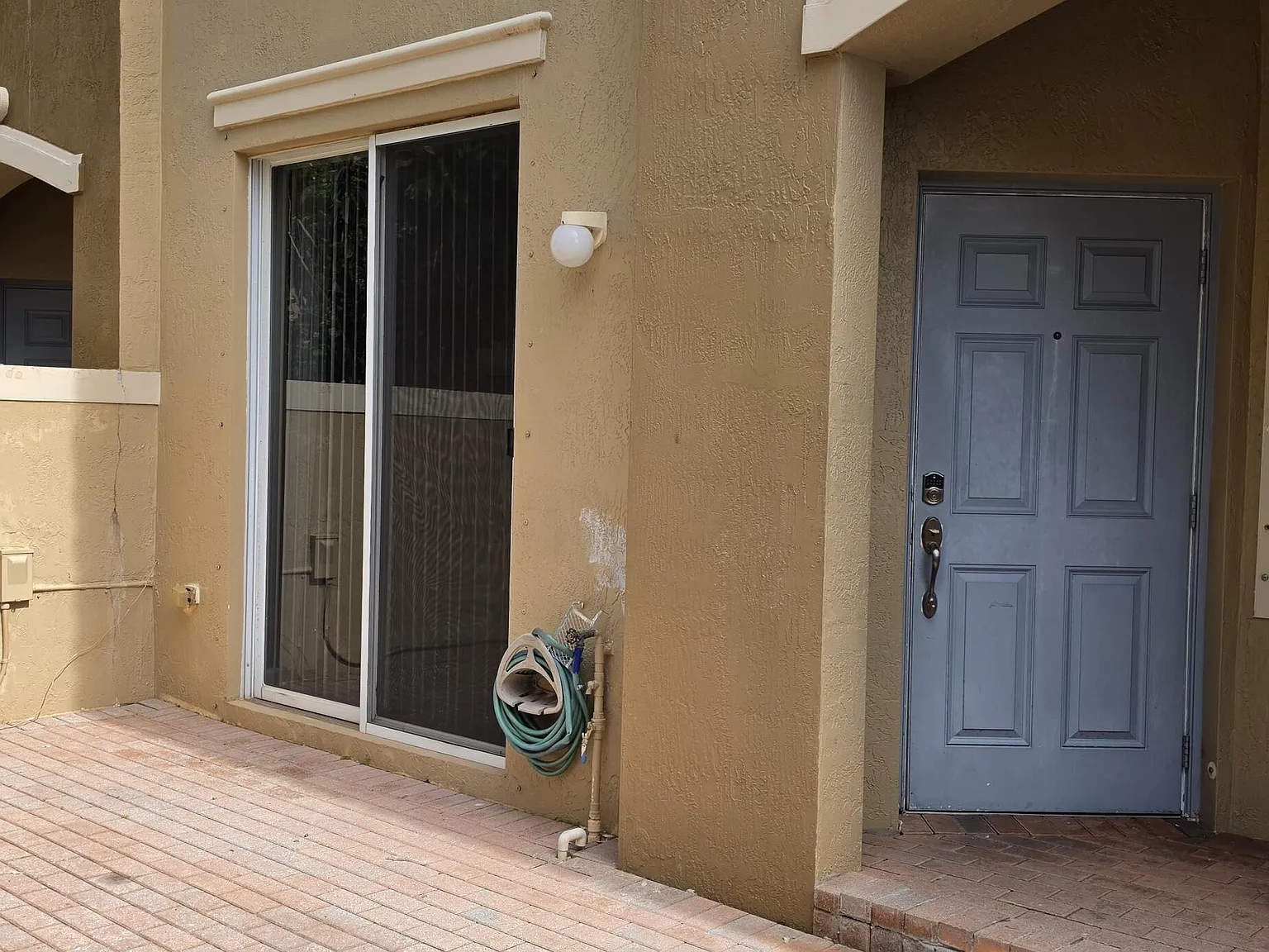 2 bed, 2.5 bath, 1086 sqft, $2,000 — Photo 2
