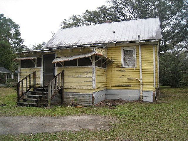 2nd image of 112 Cecil St