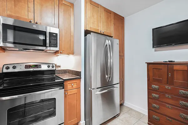 Sold by Daniel Gale Sotheby's International Realty | media 17