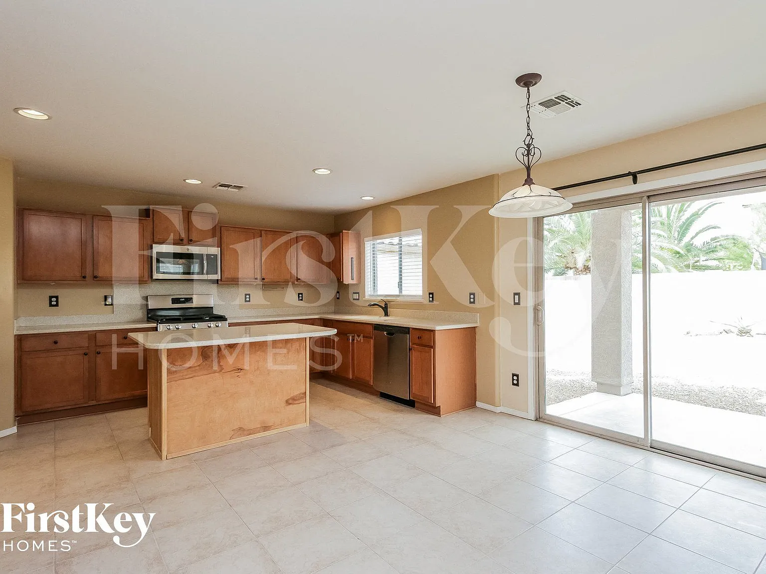 3 bed, 2.5 bath, 2071 sqft, $1,725 — Photo 3