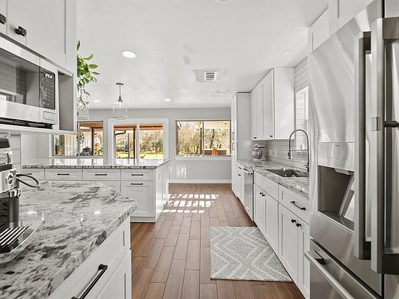 4th image of 311 Carey Lane