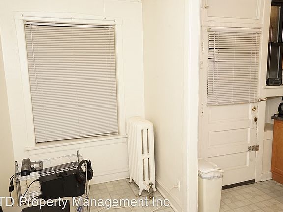2nd image of 4309 N Winchester Ave APT 1C