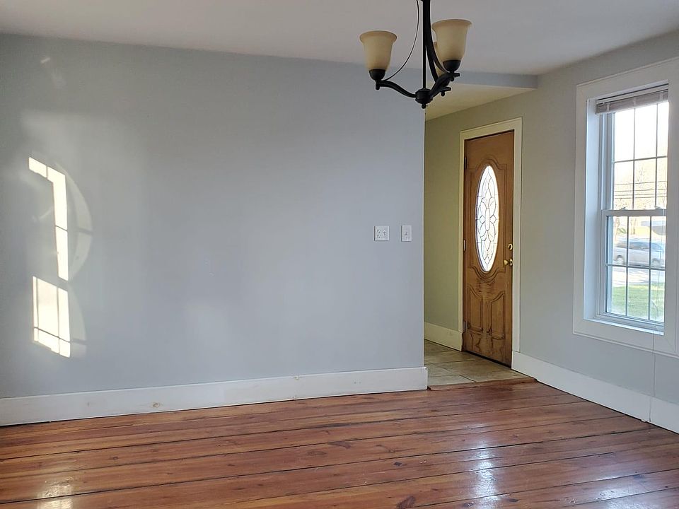 2nd image of 301 Main St #B