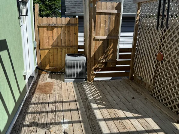 56 2nd St, Highlands, NJ 07732