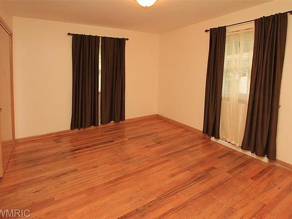 5th image of 1310 Sheridan Dr