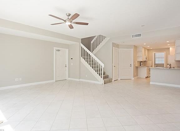 3rd image of 5815 Cove Cir #10