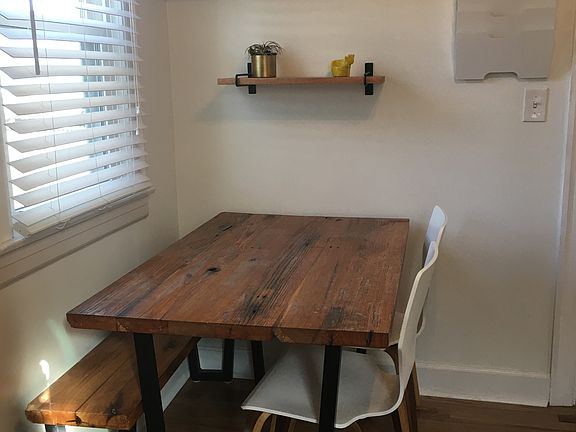 Eat-in kitchen 