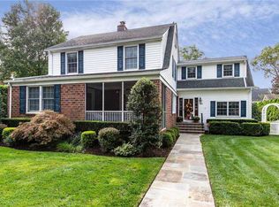 106 Chestnut St, Garden City, NY 11530