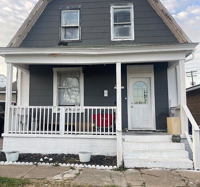 1st image of 19 E 8th St