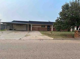 813 NW 8th St, Tulia, TX 79088