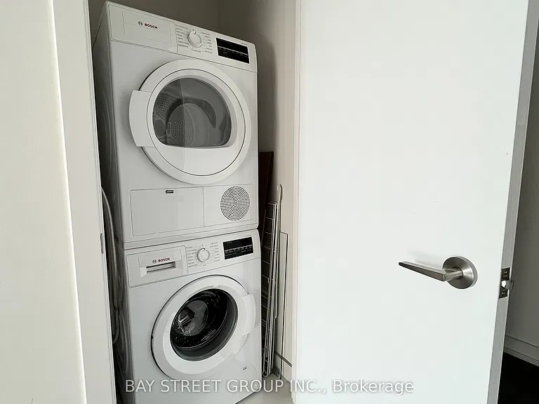 297 College St #1012 — Photo 6