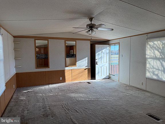 4th image of 44 Hitch Pond Cir