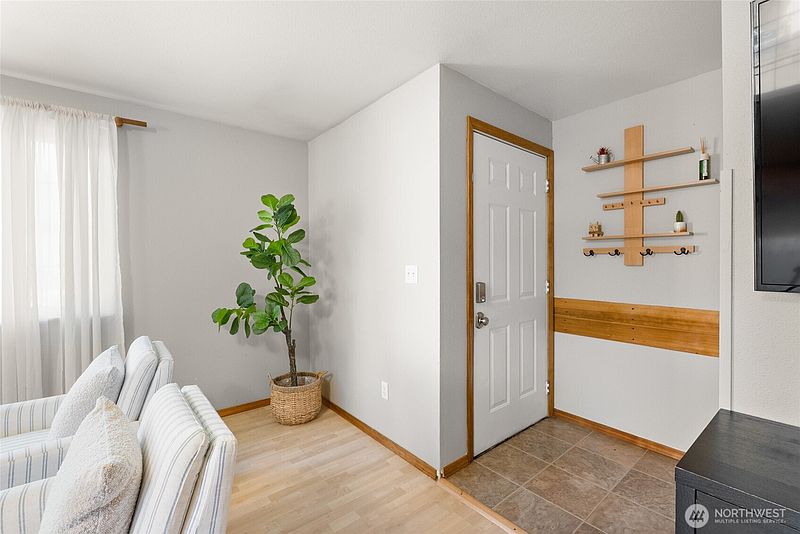 4th image of 2375 Nicholas Drive