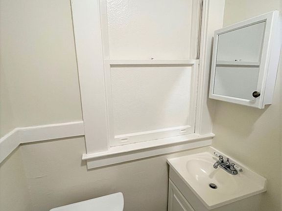 5th image of 1760 Broderick St APT 6
