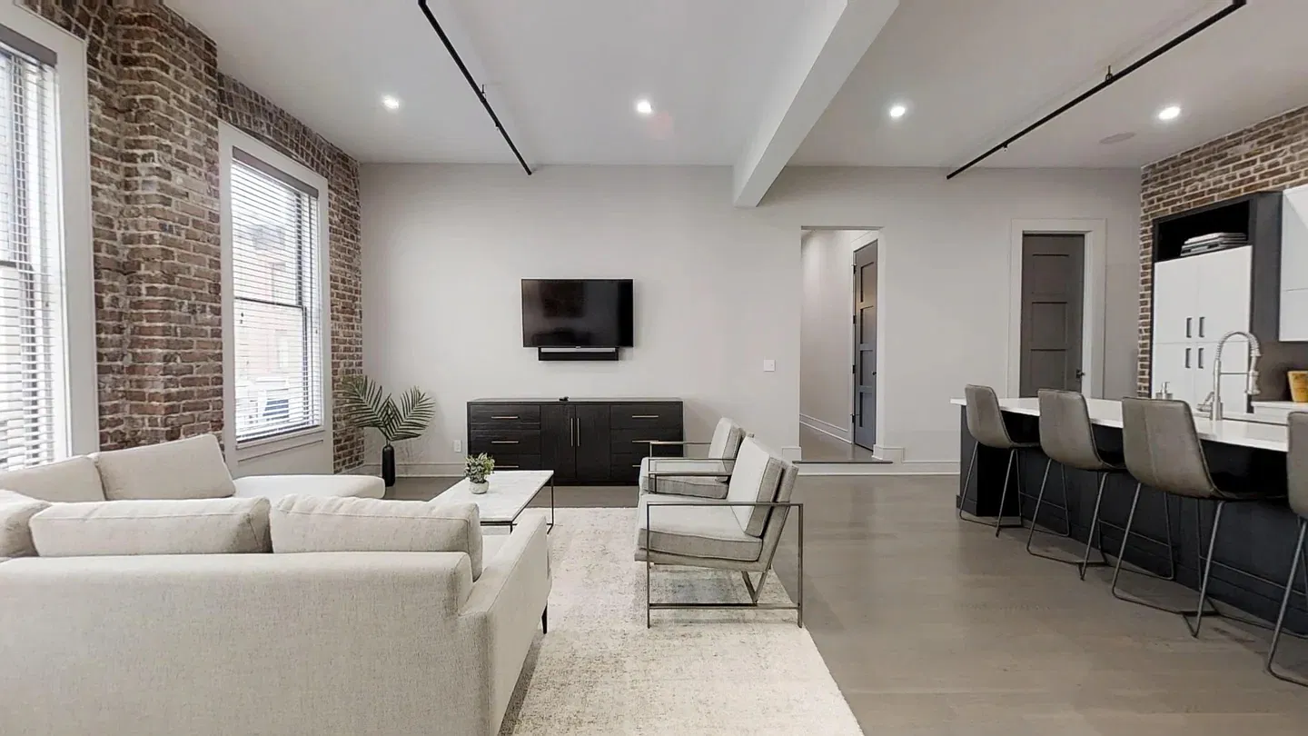3 bed, 1400 sqft, $5,800 — Photo 1