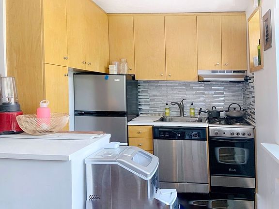 3rd image of 146 W Houston St APT 4B
