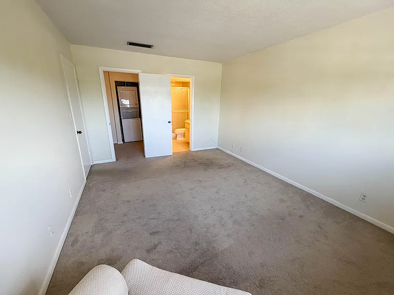 917 NE 16th Ave #16 — Photo 17