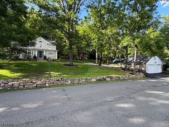 4th image of 159 Mountainside Rd