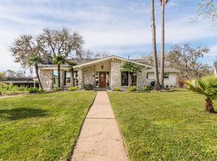 101 Old Bayou Dr, Dickinson, TX 77539