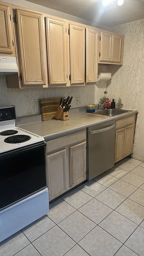 1 bed, 9999 sqft, $2,300 — Photo 3